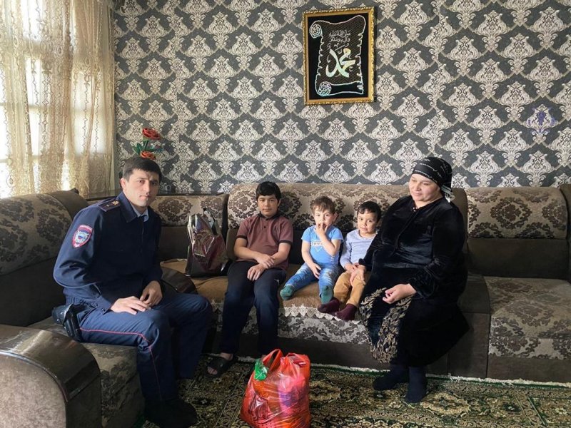 Полицейские Сергокалинского района оказали помощь землякам